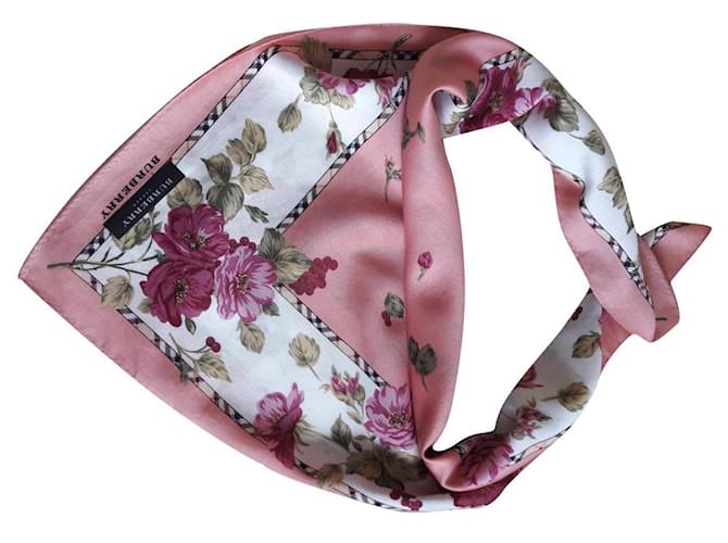 skal mindre hovedsagelig Burberry Silk scarves Multiple colors ref.417556 - Joli Closet