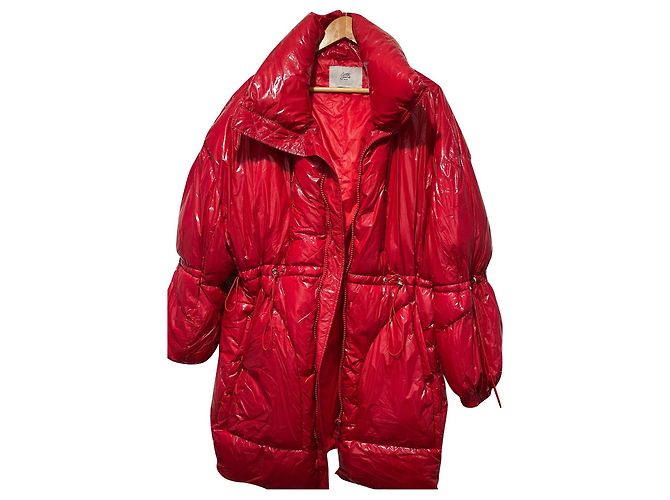 Autre Marque Rote Oversized Pufferjacke aus Vinyl