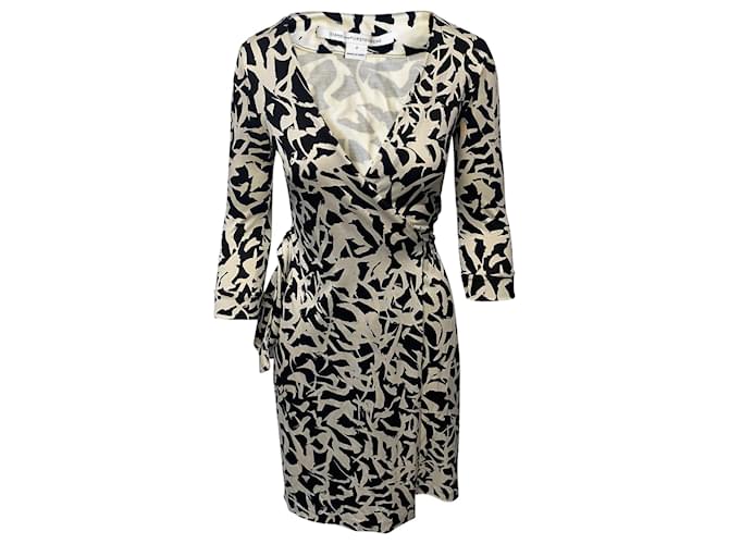 Diane Von Furstenberg Wrap Dress in Black and White Print Silk  ref.420756