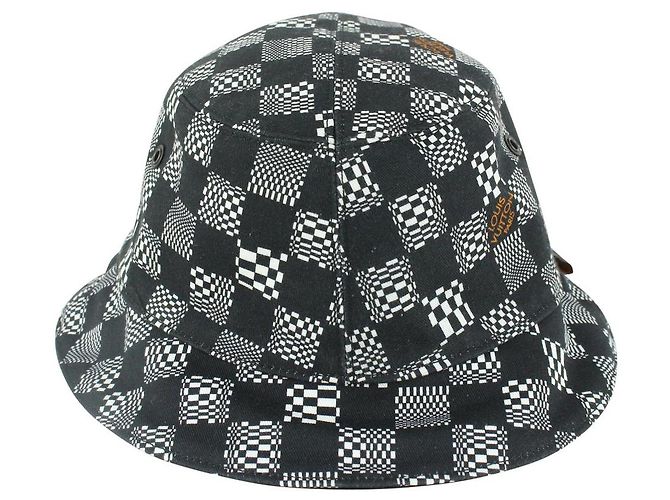 Bucket Louis Vuitton size 60 Chapeau Bob Damier Déformé Noir x Blanc Pêcheur
