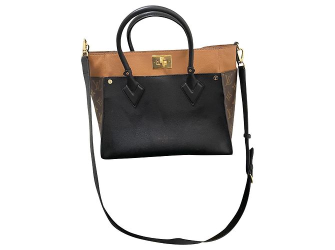 Louis Vuitton Bolsa On My Side Bege de Couro