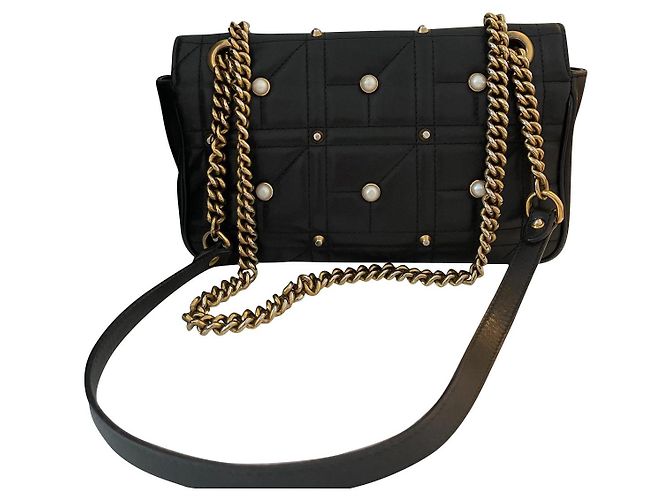 Bolsa Gucci Marmont Acolchoada de Pele de Cordeiro com Pérolas Preta Preto