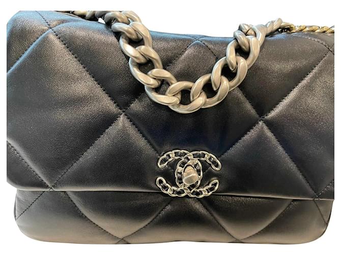 Chanel 19 Chanel Handbags Black Leather  ref.422244