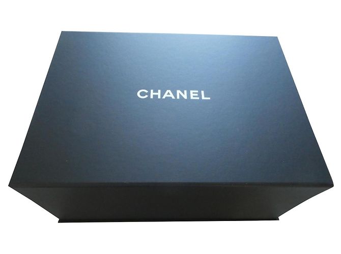 empty chanel box for handbag with its dustbag Black