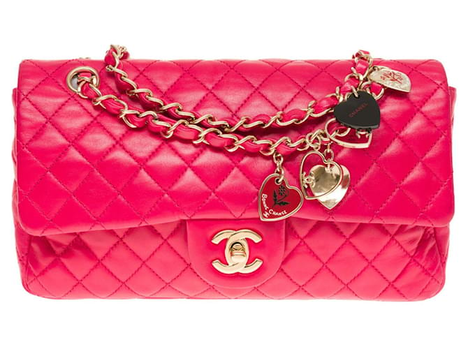 Magnífico bolso de mano Valentine Hearts de edición limitada Timeless / Classic Medium de Chanel en piel de cordero acolchada roja frambuesa, guarnición en métal doré Cuero  ref.423918
