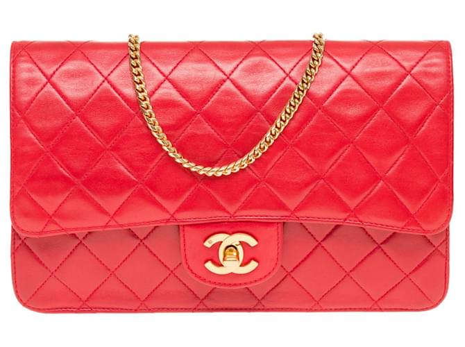 Timeless Sehr originelle und helle Chanel Classic Handtasche aus rotem gestepptem Lammleder , garniture en métal doré  ref.423928