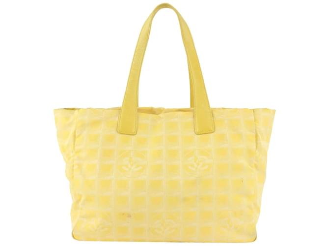 Chanel Sac cabas jaune New Line Shopper MM Cuir  ref.425829