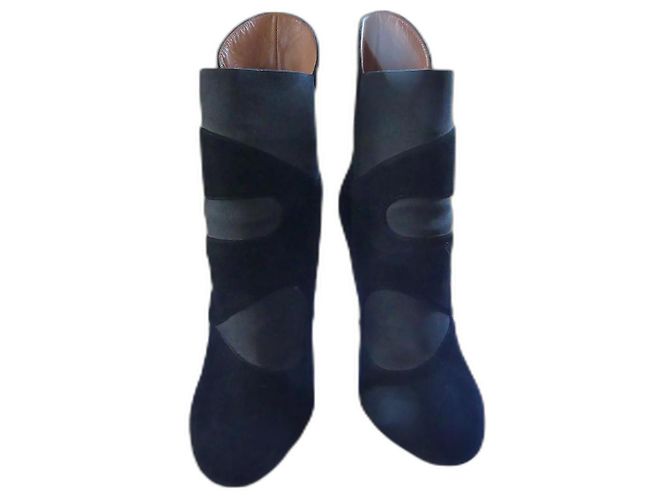 Stivaletti Alaïa in camoscio nero
