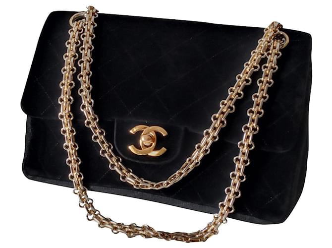 Chanel Vintage Classique bag in black velvet ref.426452 - Joli Closet