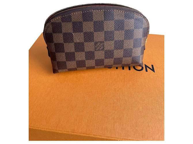 Louis Vuitton Sacos de embreagem Marrom  ref.427191