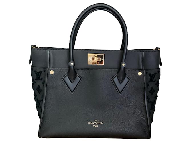 Louis Vuitton ON MY SIDE MM Black Leather ref.427203 - Joli Closet