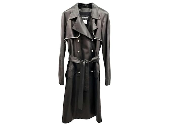 Chanel 16K$ Trenchcoat aus Leder mit Perlenverzierung Schwarz  ref.428837