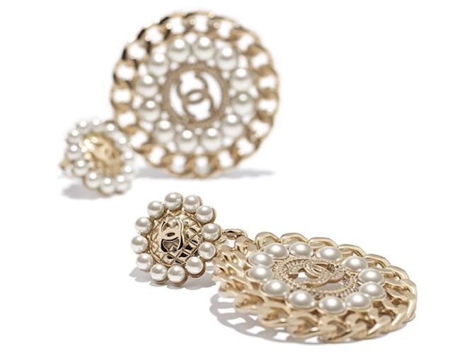 CHANEL XL stud earrings with pearls & strass Golden Metal  ref.433267