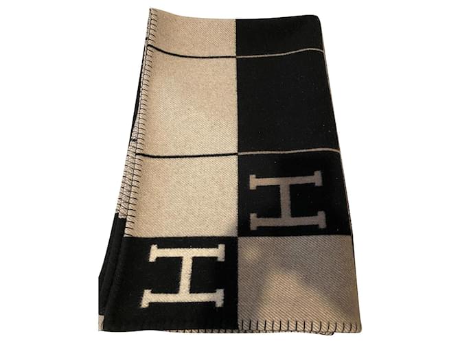 Hermès Scarves Black Wool  ref.434725