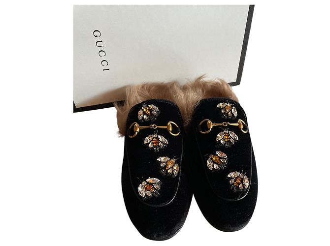 Marmont Gucci Sandalen aus schwarzem Samt