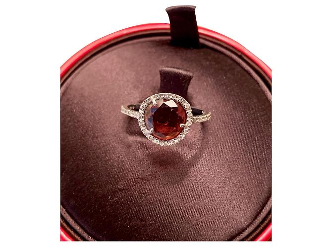 Pomellato Colpo di Fulmine Ring White Gold and Garnet Red