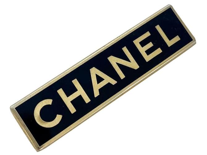 Magnifique broche Chanel noire et dorée émaillée Métal  ref.437660
