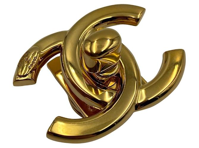 Outras joias Fecho CHANEL CC Turnlock em ouro original Dourado Aço  ref.438171