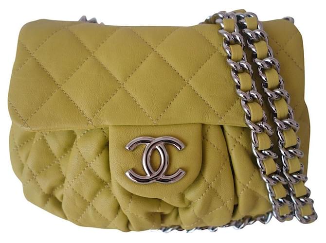 Corrente Chanel em volta da bolsa Amarelo Couro  ref.438868