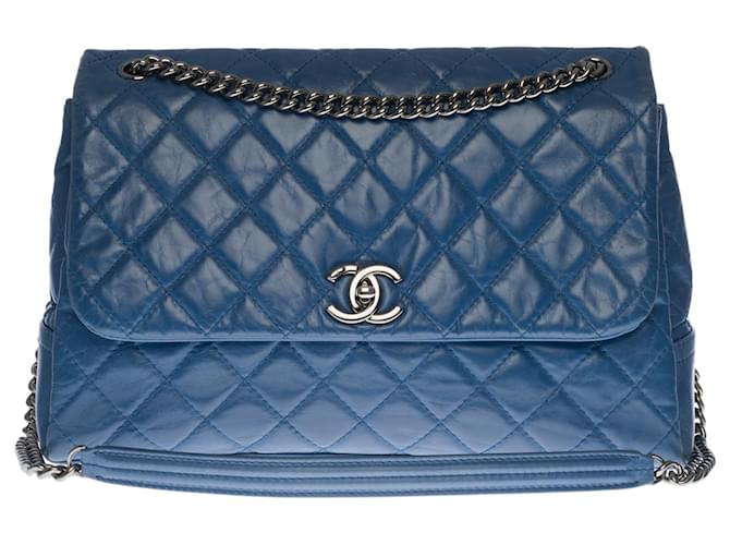 Timeless Seltene klassische Chanel Maxi Flap Tasche aus blauem gestepptem Lammleder , Garniture en métal argenté  ref.439038