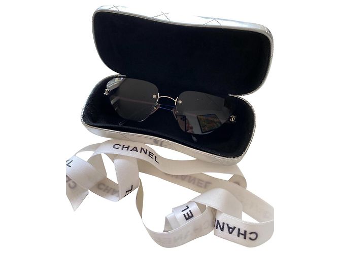 Nuevas gafas de sol antiguas de Chanel Azul