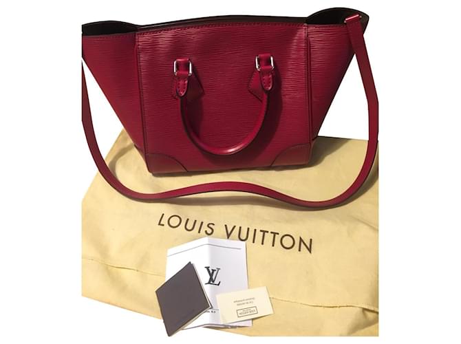 Louis Vuitton Phenix Mm In Fuchsia