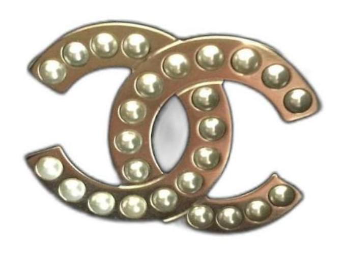 Chanel Alfinetes e broches Dourado Metal  ref.440728