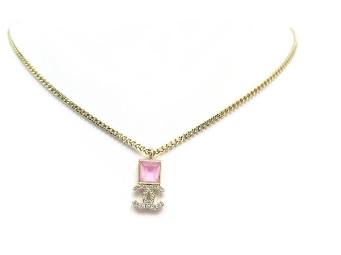 NEW CHANEL NECKLACE 42 IN GOLD METAL SQUARE PINK & LOGO CC GOLDEN NECKLACE  ref.440781
