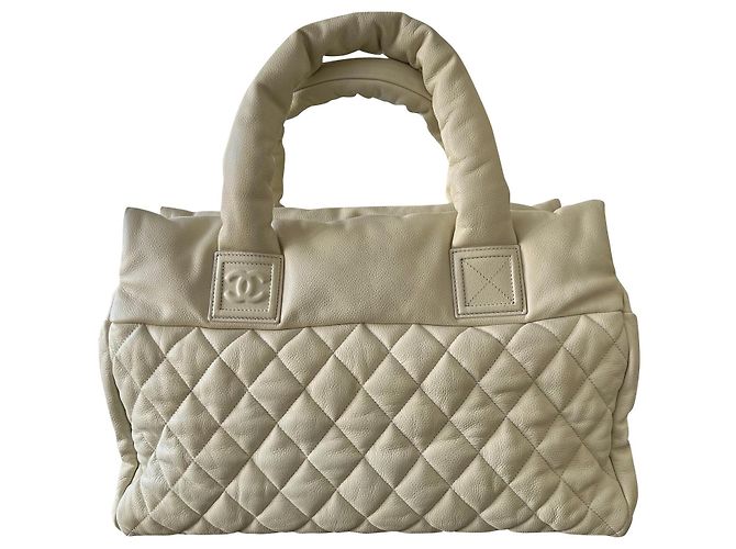 BOLSA DE COCO CHANEL COCOON Fora de branco