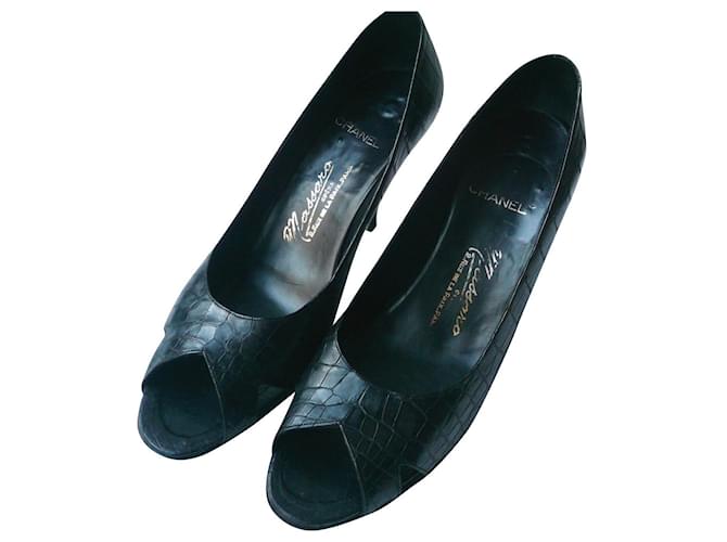 Zapatos de tacón de cocodrilo negro de CHANEL T41 Muy buen estado Cueros exoticos  ref.442619