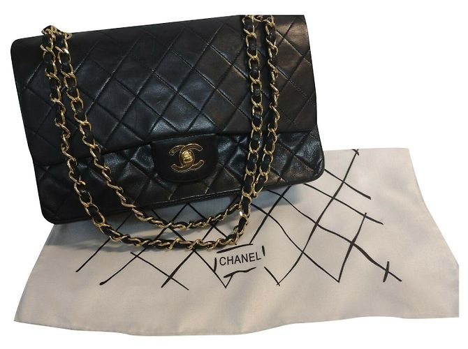 Boy Chanel Vintage Classic gefütterte Klappentasche Gestepptes Lammleder Medium W / Staubbeutel Schwarz