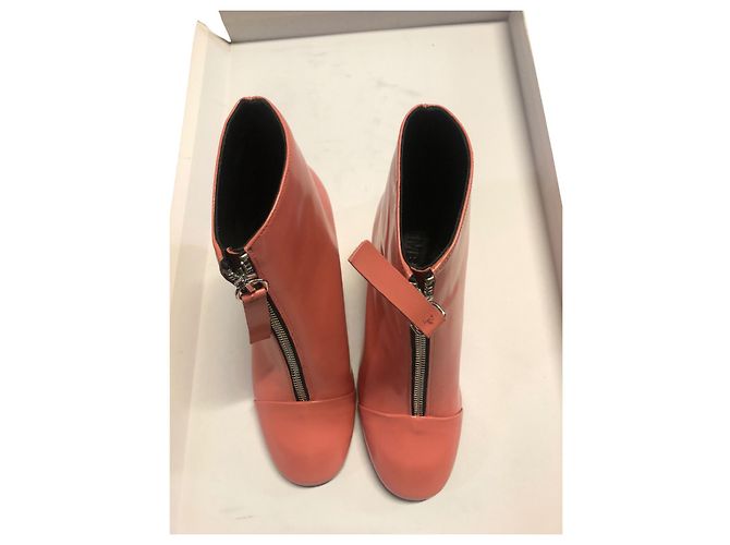 Bimba & Lola Coral patent leather ankle boots