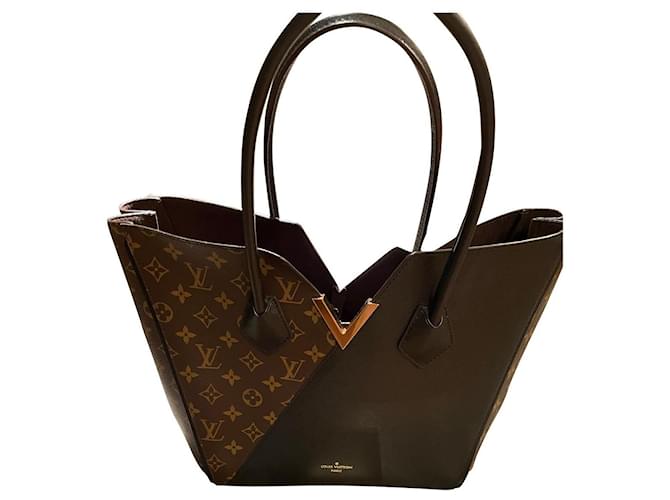 Louis Vuitton Handbags Black Leather  ref.443975