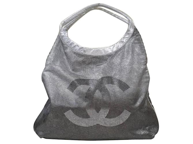 Bolso tote de tela gris plateado con logo CC de Chanel Plata Lienzo  ref.444095 - Joli Closet