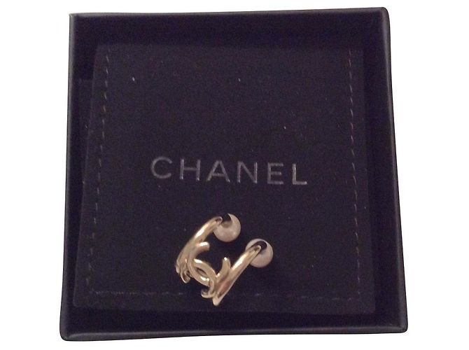 Orecchini Chanel oro e acciaio con perla coltivata Gold hardware