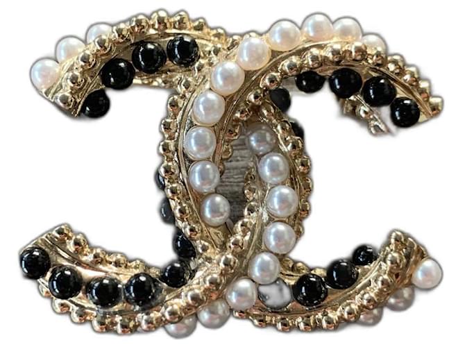 Chanel CC pearl brooch ref.444431 - Joli Closet