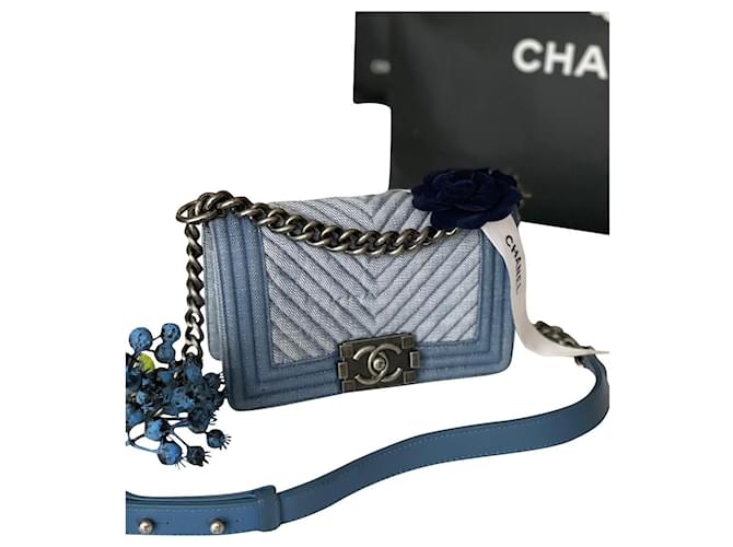 Chanel 2019 Boy Denim Chevron Bag Blue ref.445283 - Joli Closet