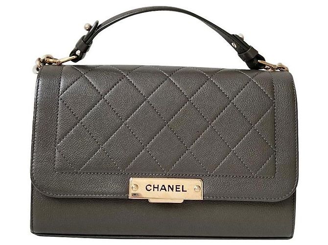 Mademoiselle Bolsa Chanel de couro verde oliva