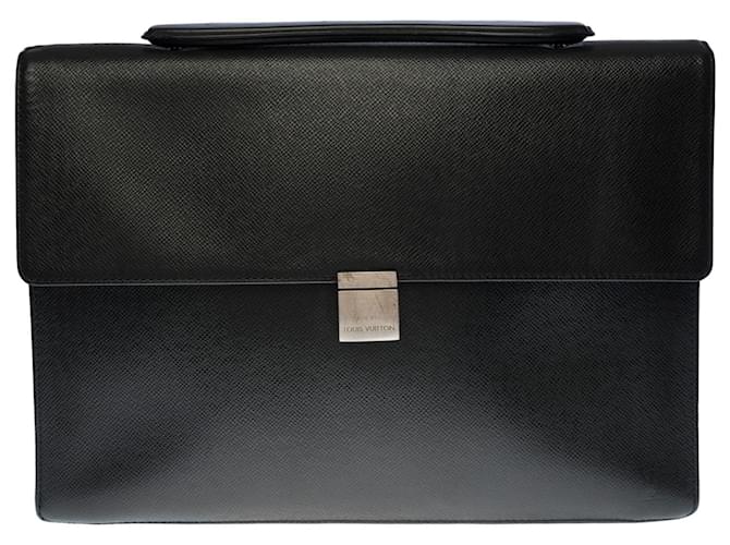 Porta documenti Louis Vuitton molto chic in pelle taiga nera Nero  ref.448196