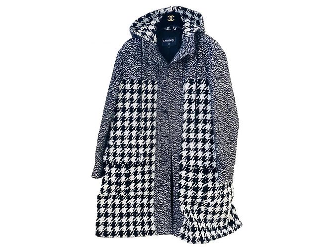 Parka Chanel Tweed con botones joya Negro