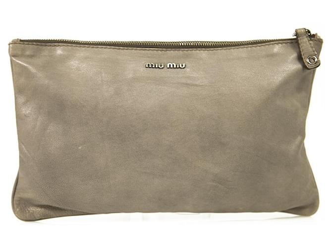 Bolsa clutch tamanho médio em couro cinza Miu Miu com detalhes em bronze  ref.451000
