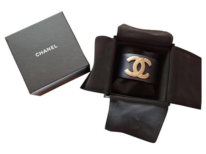 Chanel Manschettenarmband aus marineblauem Leder mit CC-Logo in Silber  ref.454899