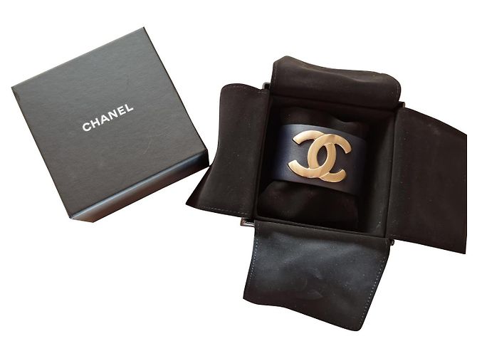 Chanel Bracciale in pelle blu navy con logo CC argento