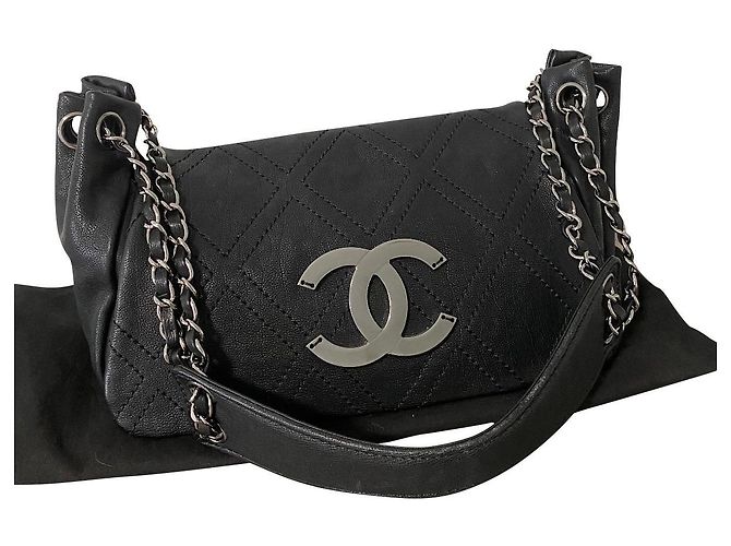 Chanel Aba acolchoada com ponto de diamante Preto