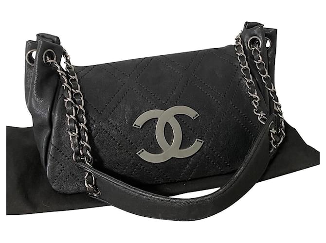 Chanel Diamond stitch quilted flap Black Leather  ref.455483