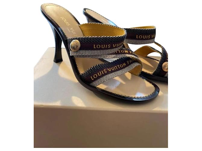 Nom du logo des sandales à talons Louis Vuitton