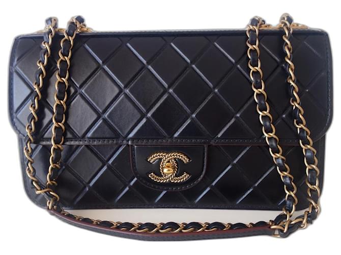 Timeless CLASSIC CHANEL BAG Black Leather  ref.457182