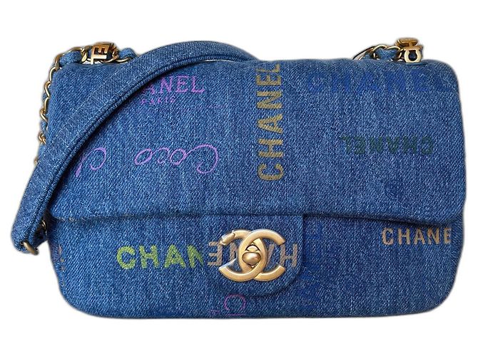 Chanel Bolsa jeans pequena com aba azul