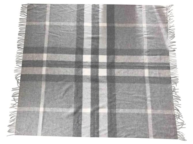 PLAID BLANKET CAPE PONCHO BURBERRY CASHMERE NEW Grey  ref.458849
