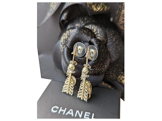 Chanel CC A18C Cruise Arrow Metiers D'Art CC Earrings Golden Metal